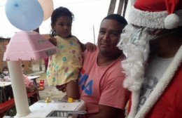 La intensa agenda de Papá Noel continuó en el comedor de Barrio Obrero