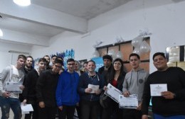 El Centro de Formación Laboral N° 404 entregó diplomas a egresados y egresadas