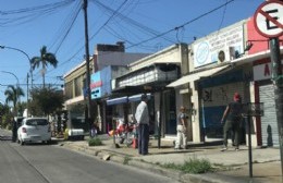 Comercios habitados abiertos y Berisso al ritmo de las largas filas