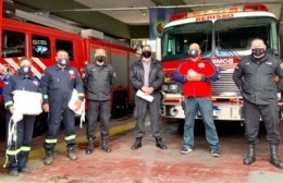 En un taller textil de una cárcel produjeron barbijos para los bomberos