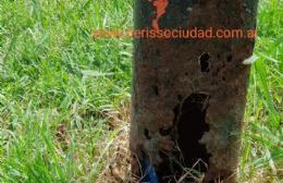 Columna de alumbrado de la plaza, a punto de caer