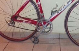 Le robaron la bicicleta y las zapatillas