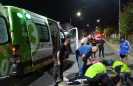 Joven motociclista fue hospitalizada tras chocar con un auto en Montevideo y 19