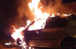 Momentos de tensión tras el incendio de un auto con equipo de GNC