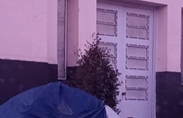 Instalaron una carpa frente a la Municipalidad para pedir el incremento de ayuda