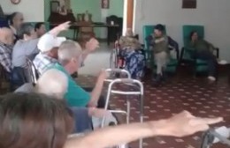 Zumba en el Hogar de Ancianos, al ritmo de Leña para el Carbón