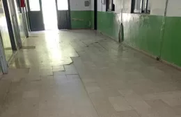 Denuncian deterioro del piso en una escuela de la regi&oacute;n
