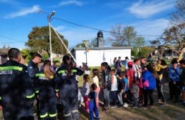 Con la tradicional merienda de Bomberos, el Barrio Banco Provincia festeja el Día de la Niñez