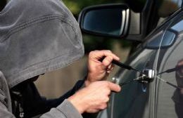 Circulaba en un auto robado y terminó detenido