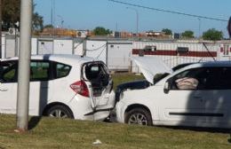 Una dotación de bomberos asistió un choque en la Avenida 60