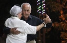"Milonga Griega": un encuentro para beber, comer y bailar tango