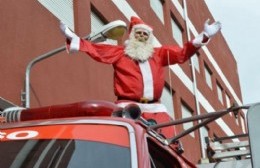 Papá Noel y amigos recorren la ciudad junto a los bomberos: todo el recorrido