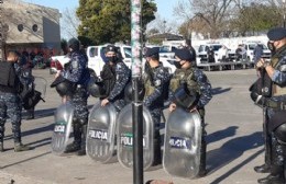 La manifestación de los municipales se trasladó al Playón donde iban a hacer entrega de patrulleros