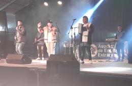 Con la noche de los jóvenes, comenzó la actividad en la Carpa