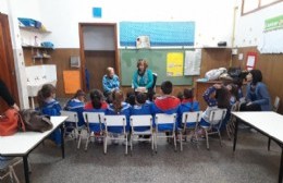 Valiosa iniciativa para el Día de la Niñez de la mano de las abuelas cuentacuentos "Castillo de Lata"