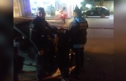 Fuera de control: embistió a varios autos estacionados, increpó a la policía y terminó detenido