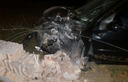 Auto a más de 170 km/h embistió columna del Parque Cementerio