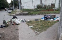 Vecinos hartos de la mugre del barrio piden charlas de concientización y multas