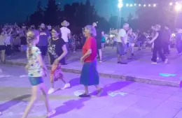 Se viene una nueva tarde de folklore