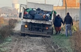 Barro y vehículos averiados en Cotilap: "Acá estamos así todos los días"