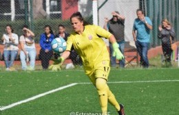 Con carrera en el Servicio Penitenciario, Leticia también brilla en el fútbol: "Siempre pude manejar los tiempos y espacios"