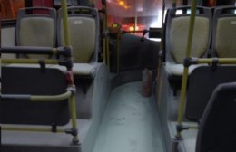 Susto en un colectivo de la línea 202: Se activó un extintor y hubo que evacuar la unidad