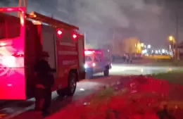 Madrugada de intensa labor para los bomberos por dos incendios