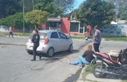 Vecinos detuvieron a un joven que provocó un choque: el auto era robado