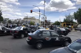 Desde la Cámara de Taxistas advirtieron que “no queremos aumentar pero no nos queda otra”