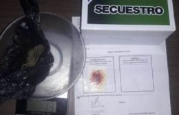 Joven detenido por tener una pequeña cantidad de marihuana