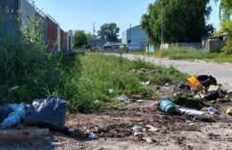 Rodeados de basura, vecinos del Barrio Náutico piden más compromiso por parte del Municipio