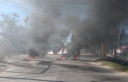 Ayer intentaron tomar tierras, hoy bloquearon la calle: corte al tránsito en Montevideo y 40