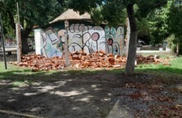 Se derrumbó la obra en Plaza Almafuerte que aquejada a vecinos