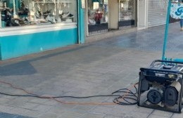 Los vecinos sin luz: en el centro de la ciudad los comerciantes utilizan grupos electrógenos