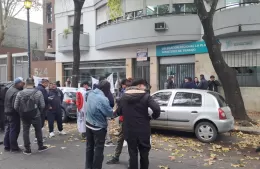 Movilización a la delegación de La Plata del Ministerio de Trabajo por los despidos en la Central Térmica de Ensenada