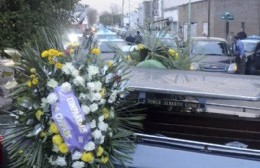 Inhumaron los restos del taxista de Ensenada en medio de escenas de profundo dolor