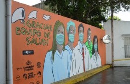 Inauguraron mural en homenaje a los trabajadores del Hospital Larraín