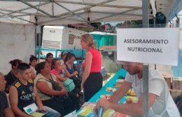 Operativo de entrega de la tarjeta AlimentAR en Berisso