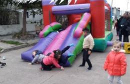 Niños, jóvenes y adultos en la Kermesse del Barrio: "Recuperando las calles de Berisso"