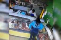 Filmaron a una inspectora quedándose con el dinero de una clienta