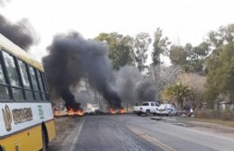 Corte de ruta y vecinos preocupados por la falta del servicio de la Línea Este