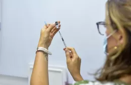 Aplican vacuna antigripal para adultos mayores