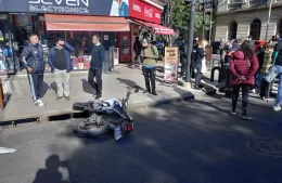Motociclista sufre graves heridas tras colisión con un automóvil en La Plata