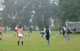 La Escuela Municipal de Hockey jugó por primera vez de local en Berisso