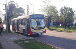 Se arrojó a la calzada cuando pasaba un 202 tras discutir con su novia: Terminó en el Hospital