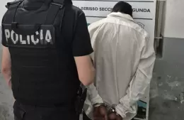Violó una perimetral, tiró piedras a la policía y fue detenido