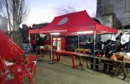 Bomberos dicen presente en la Fiesta del Inmigrante con su tradicional puesto de sándwiches