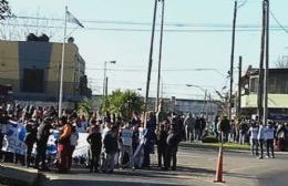 Concentración en el Puente Roma y movilización a Ensenada para "abrazar" al Astillero