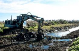 Intensifican tareas de limpieza del canal de desagüe y zanjas en calle 25