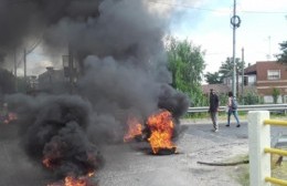 Hartos de estar sin agua, vecinos de Santa Teresita cortaron la Avenida 66